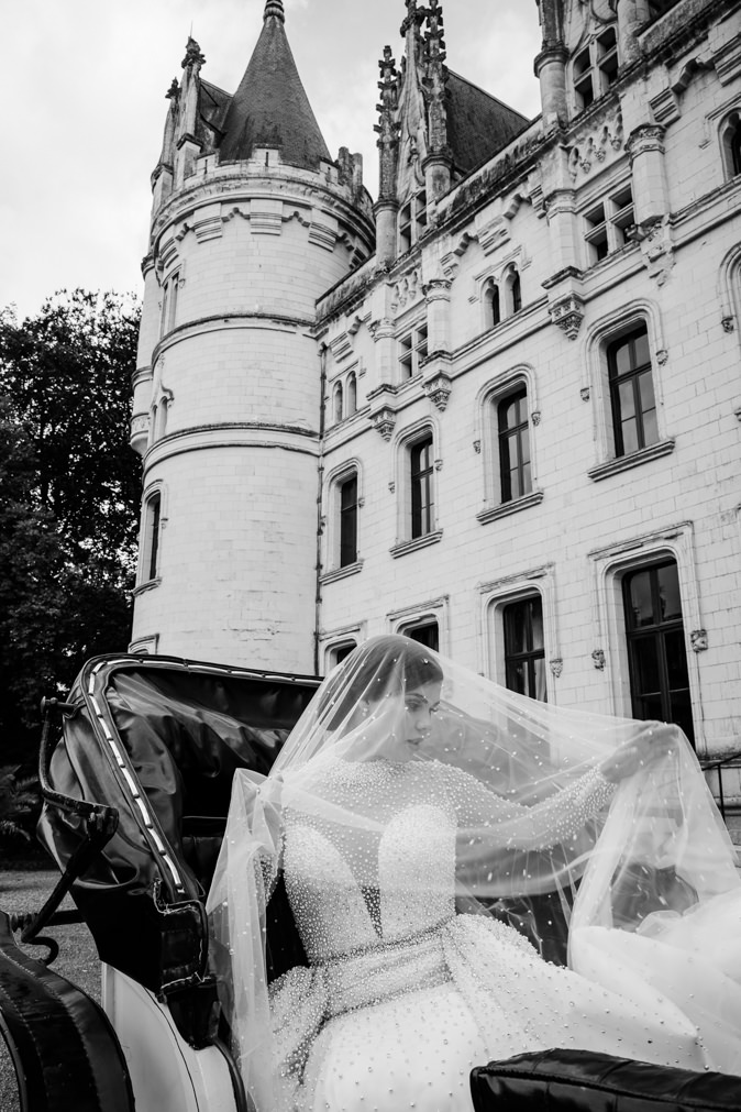 bride on the carriage chateau challain